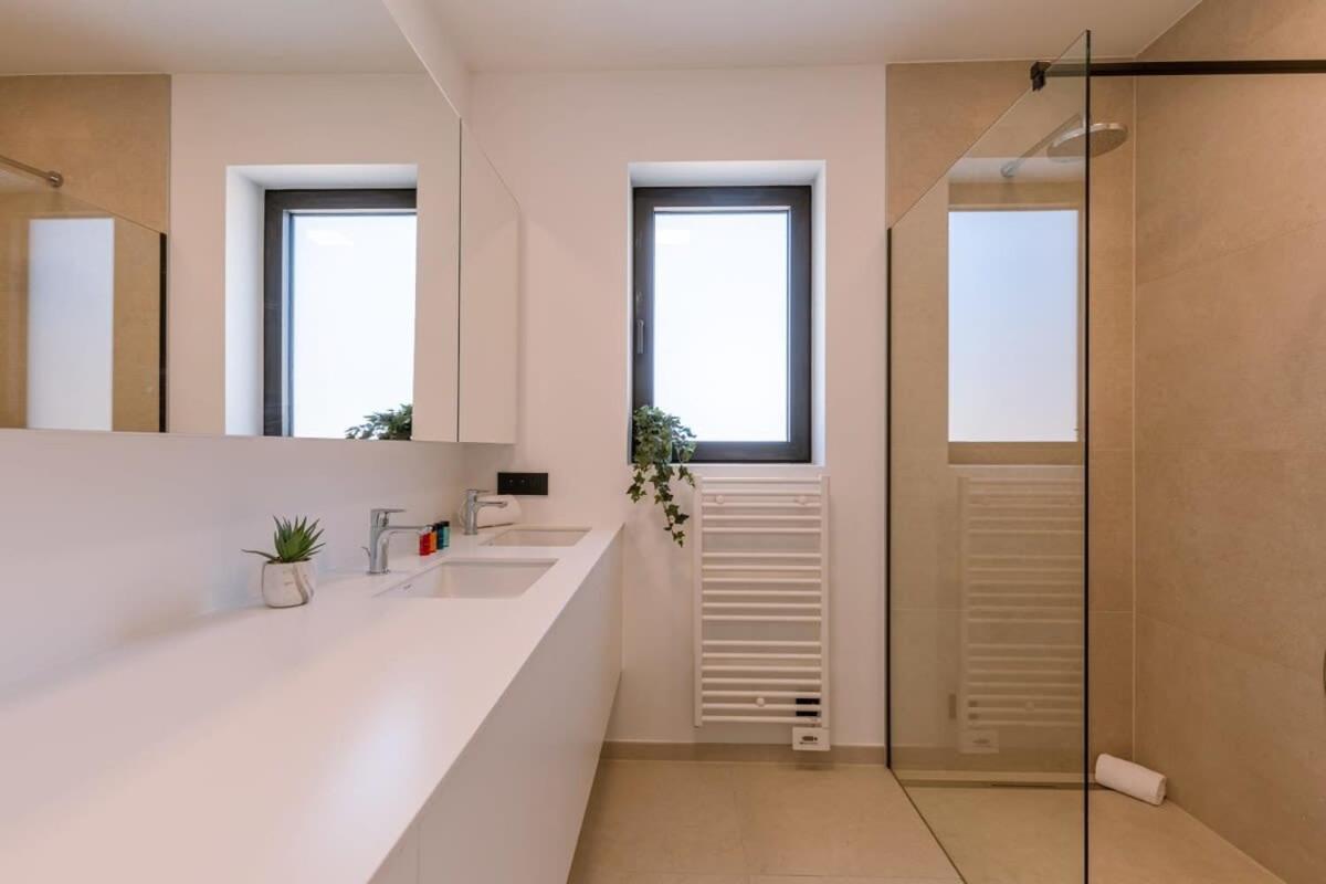 New, Luxurious And Modern Apartment With Private Parking Коксейде Екстер'єр фото