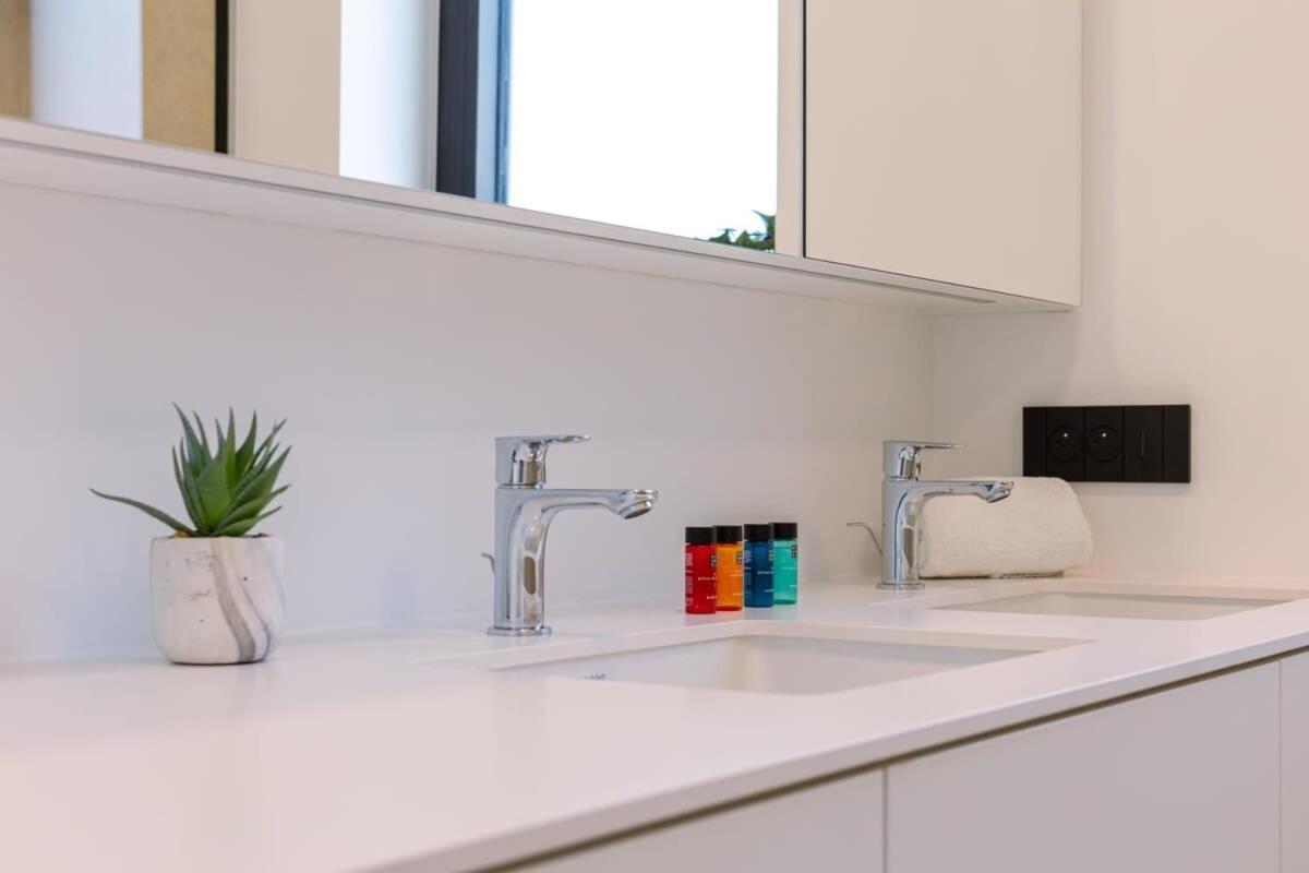 New, Luxurious And Modern Apartment With Private Parking Коксейде Екстер'єр фото